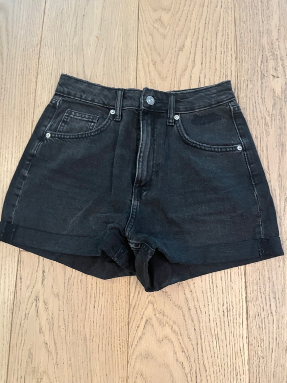 H&M black cuffed high rise jean shorts